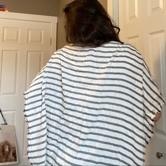 Reversible poncho - Picture 2 of 2